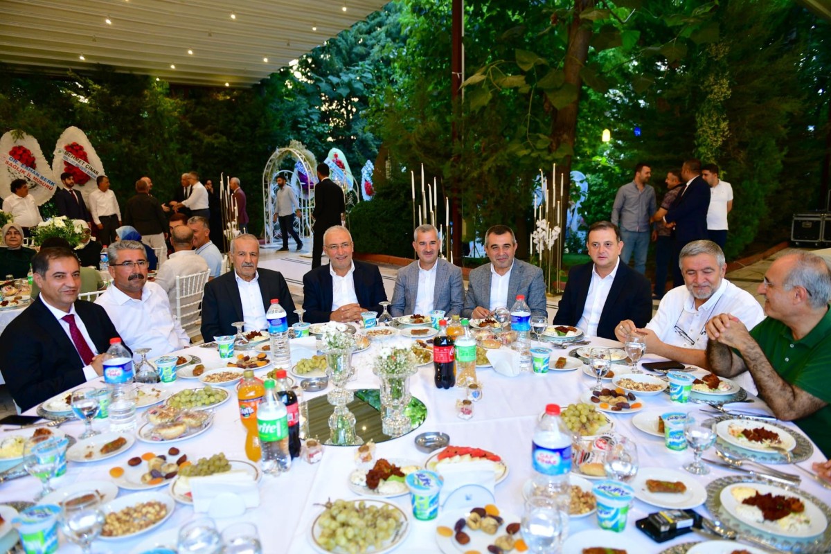 İş dünyası ve Siyaset düğünde buluştu