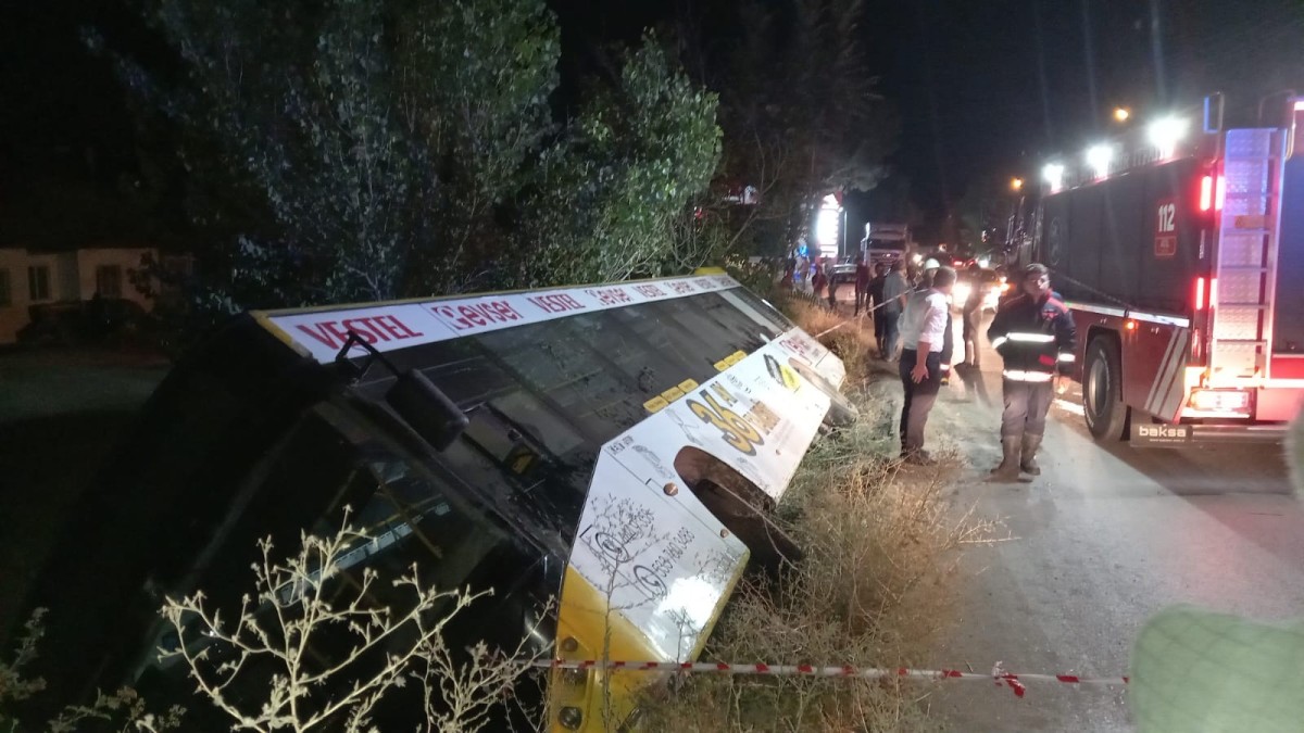 Yolcu otobüsü yan yattı: 4 yaralı
