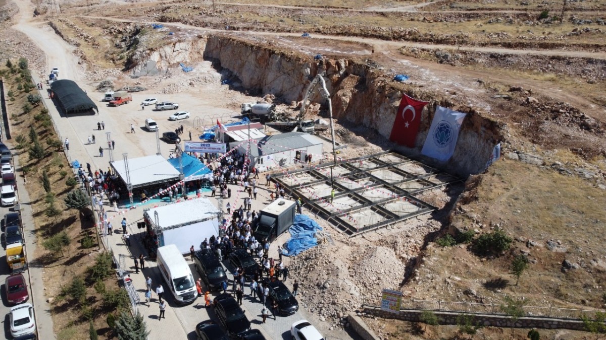 Beydağı eteklerine yapılacak olan ‘Battalgazi Konakları’nın temeli törenle atıldı