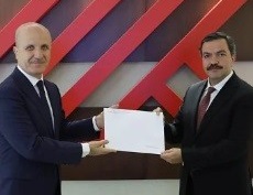 Rektör Bentli mazbatasını aldı