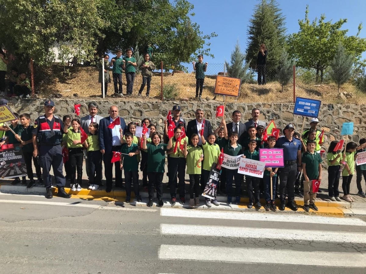 Arapgir’de yaya geçitlerinde farkındalık çalışması gerçekleşti