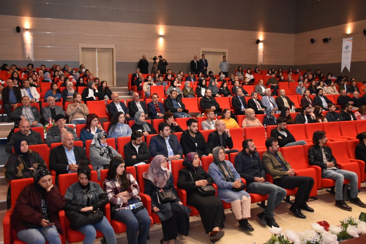 Turgut Özal Üniversitesinde Cumhuriyet paneli düzenlendi