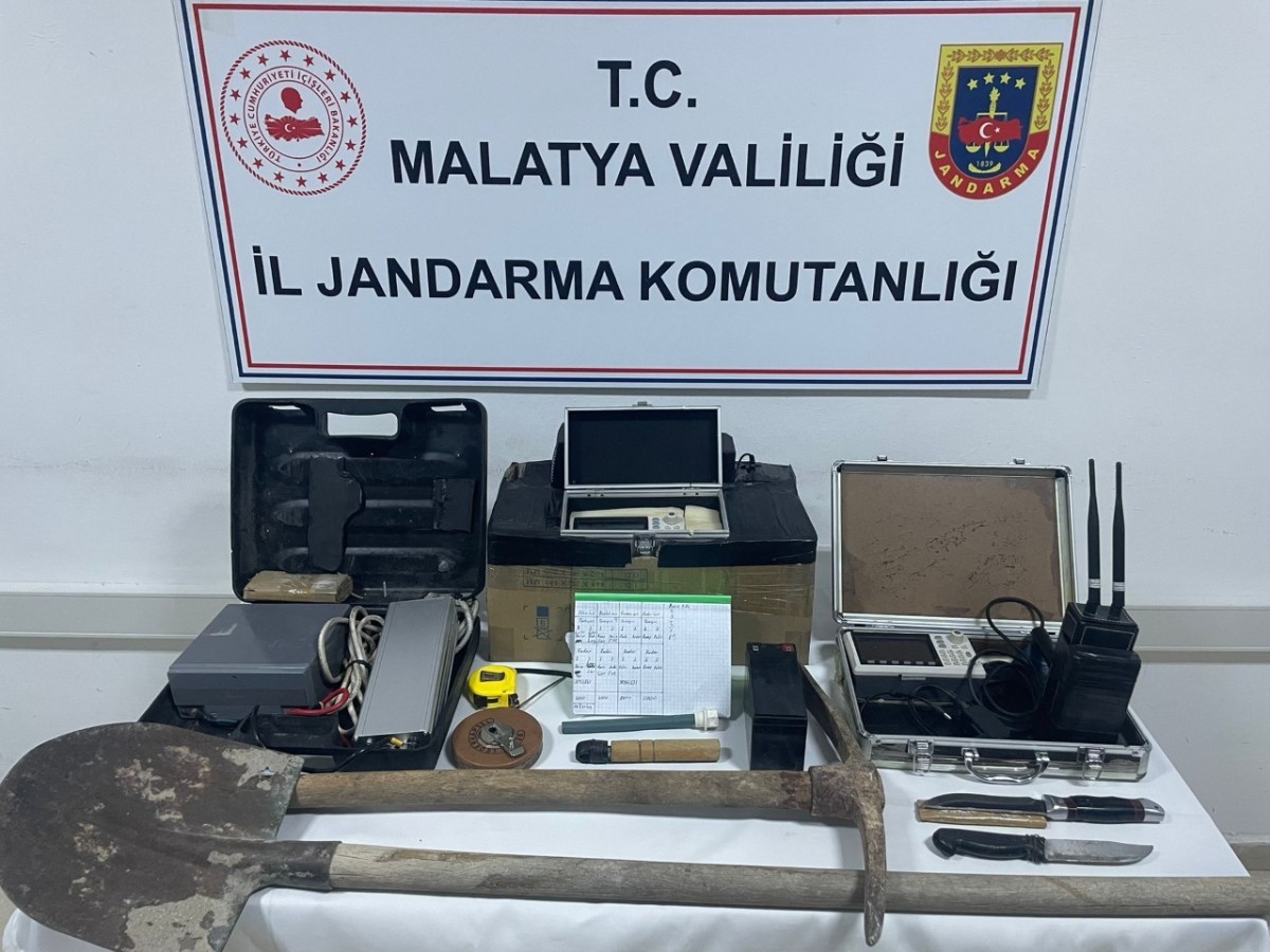 Define için kaçak kazı yapan 7 kişi yakalandı