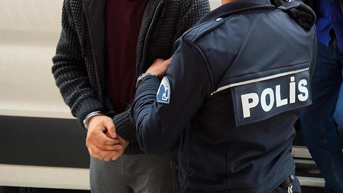 İki suçtan aranan şahıs şüphe üzerine yakalandı