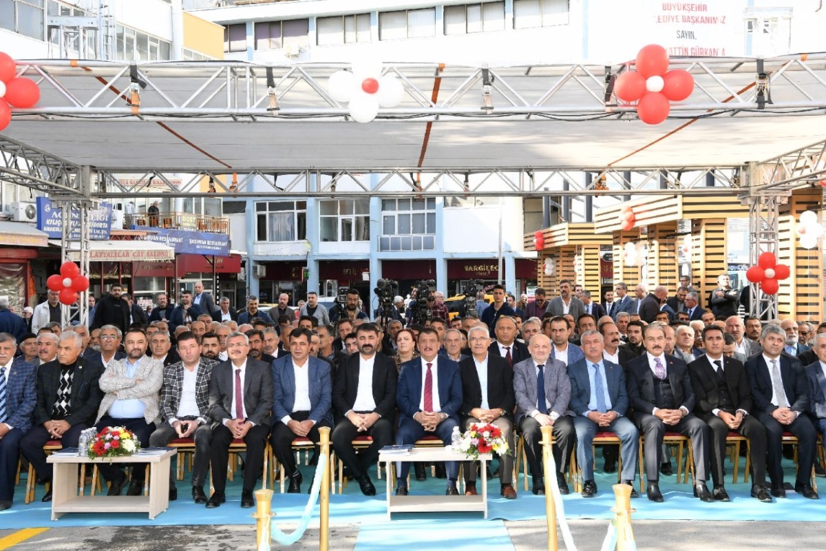 Yenilenen minibüs ve otobüs durakları için açılış yapıldı
