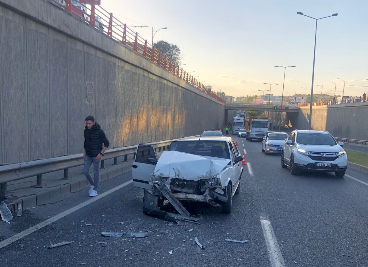 Alt geçitte kaza: 5 yaralı