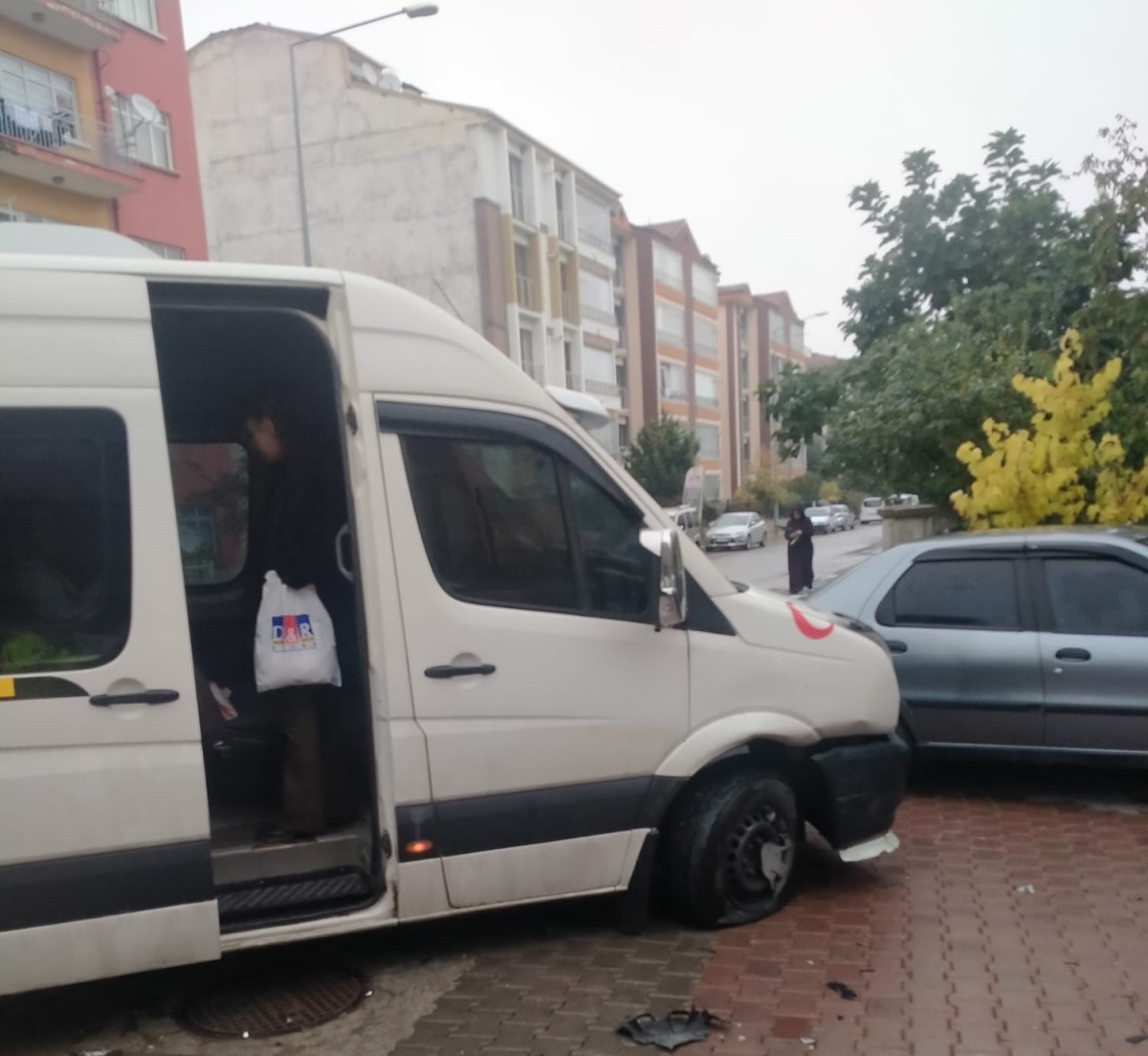 Otomobil ile Minibüs çarpıştı: 3 yaralı