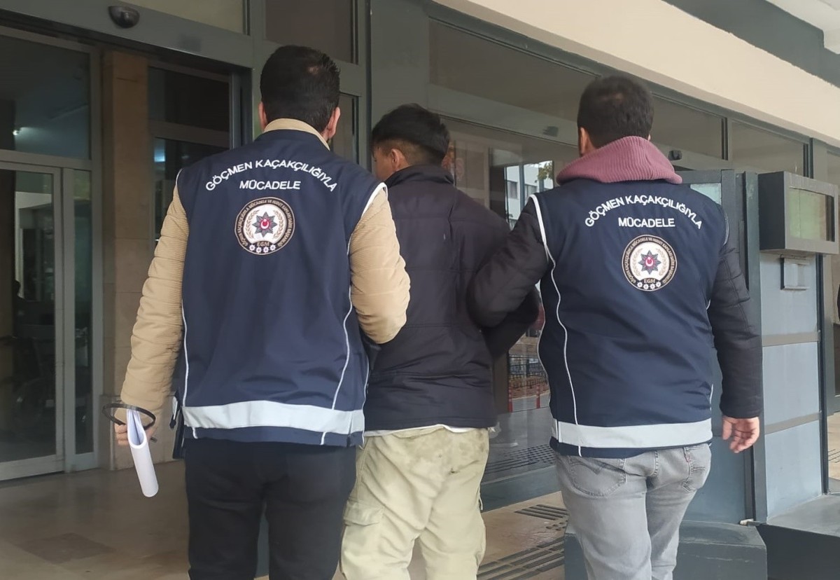 Göçmen kaçakçılığı iddiasıyla gözaltına alınan 3 zanlı tutuklandı