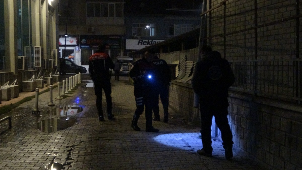 Silahlı bıçaklı kavga: 3 yaralı