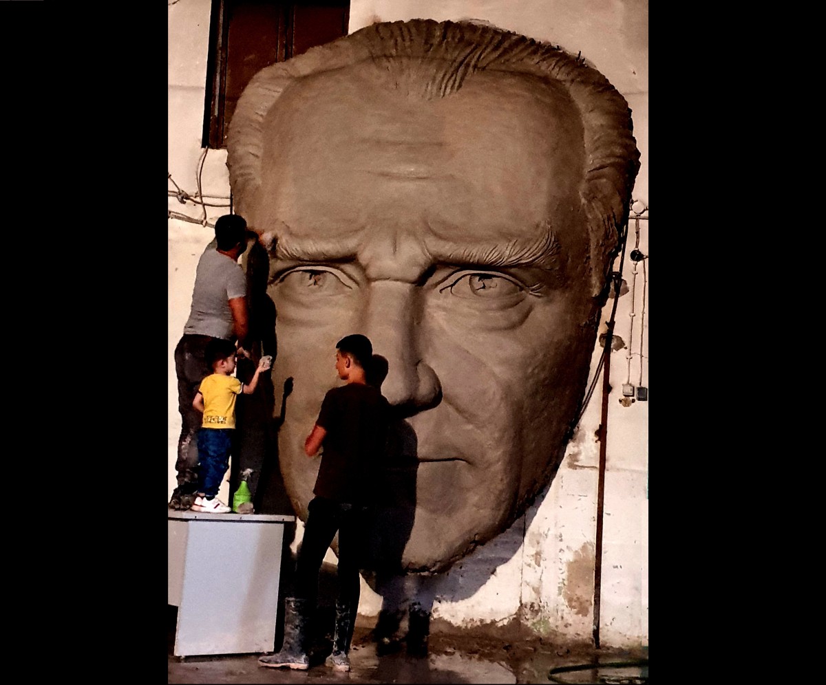 4,5 metrelik Atatürk maskı