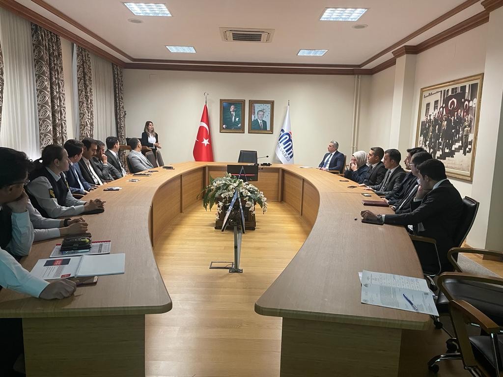 Mülki amirlere kadına şiddet konusunda bilgilendirme