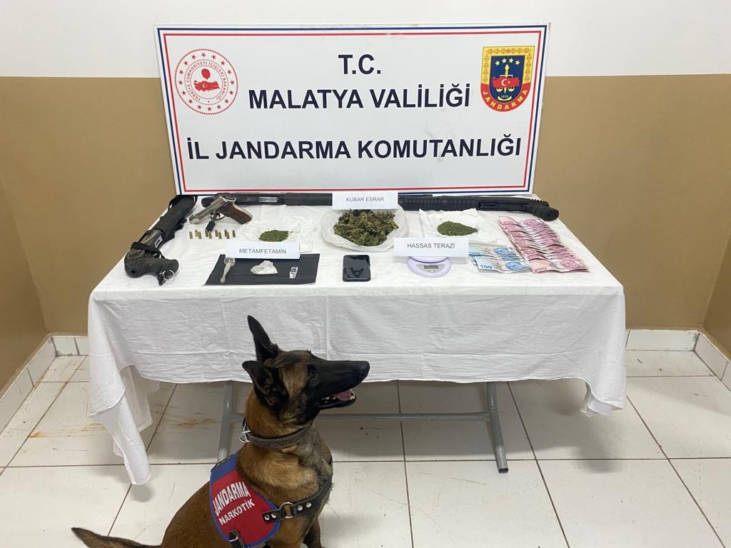 Zehir tacirlerine uyuşturucu operasyonu