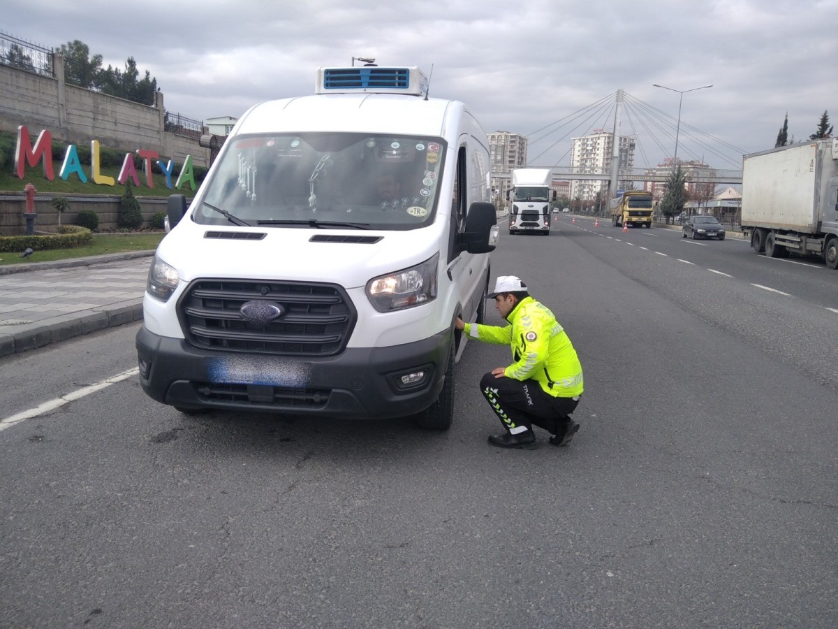 Polisinten kış lastiği uyarısı