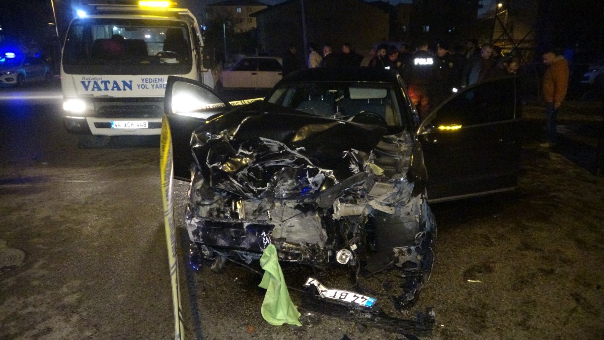 İşçi servisi ile otomobil çarpıştı: 12 yaralı