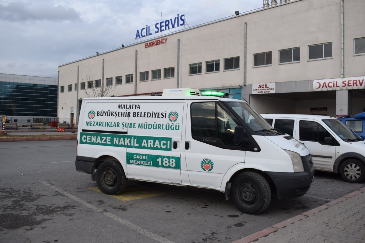 8. katta düşen inşaat işçisi hayatını kaybetti