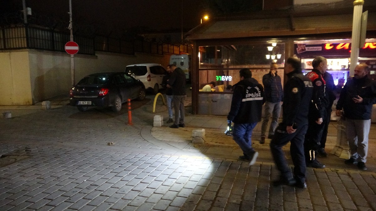 Silahlı kavga: 2 grup arasında bir kafede başlayan tartışma kavgaya dönüştü