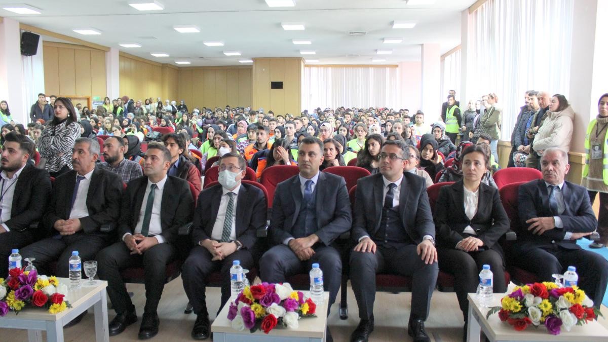 Afet okur yazarlığında gençlere eğitim