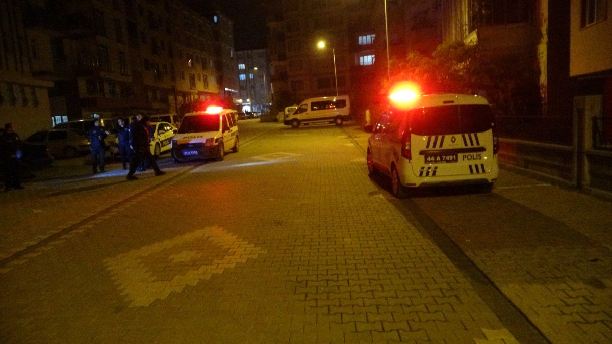 Sokaktaki tartışma kanlı bitti: 1 yaralı