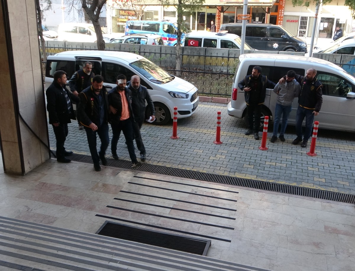 2 kişiyi öldüren zanlı adliye sevk edildi