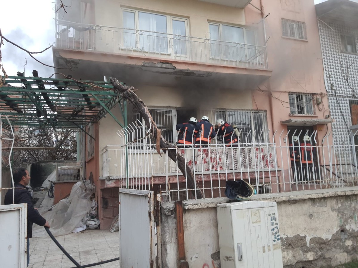 Korkutan ev yangını