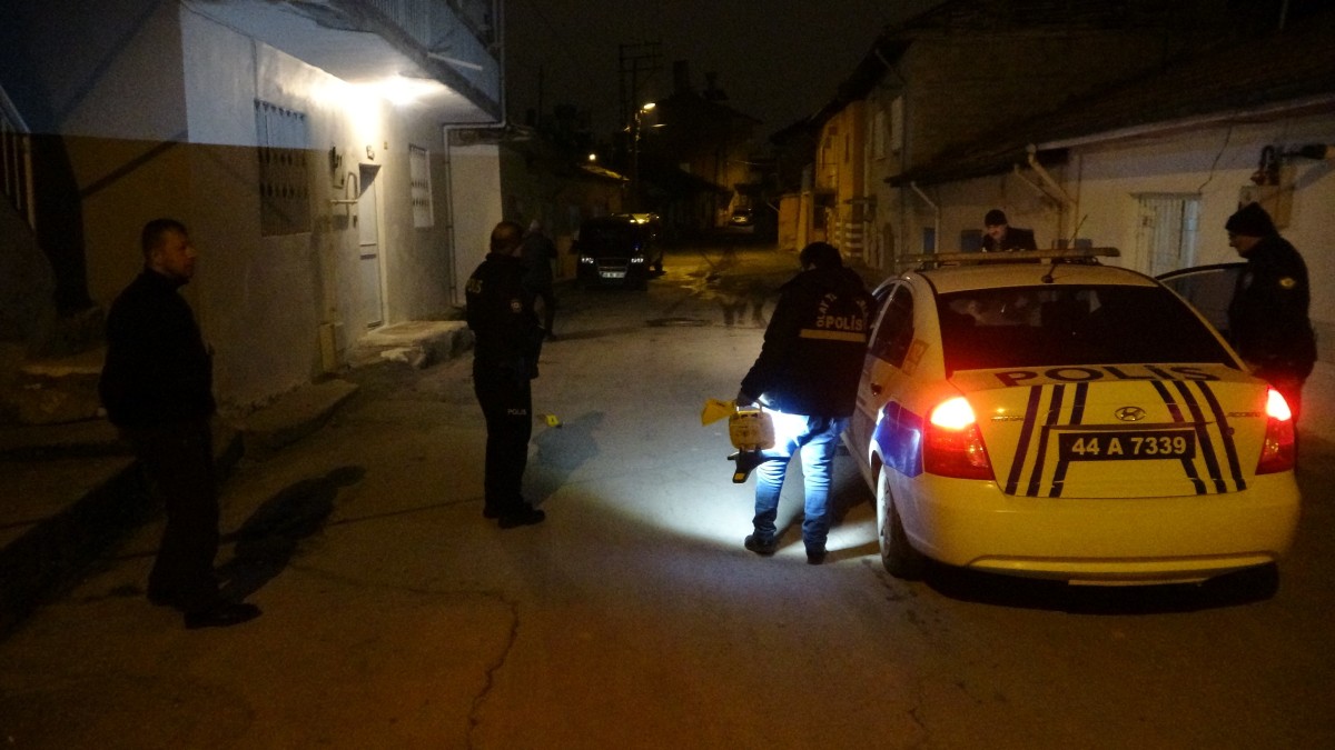 Tartıştığı arkadaşını sokak ortasında pompalı tüfekle vurdu