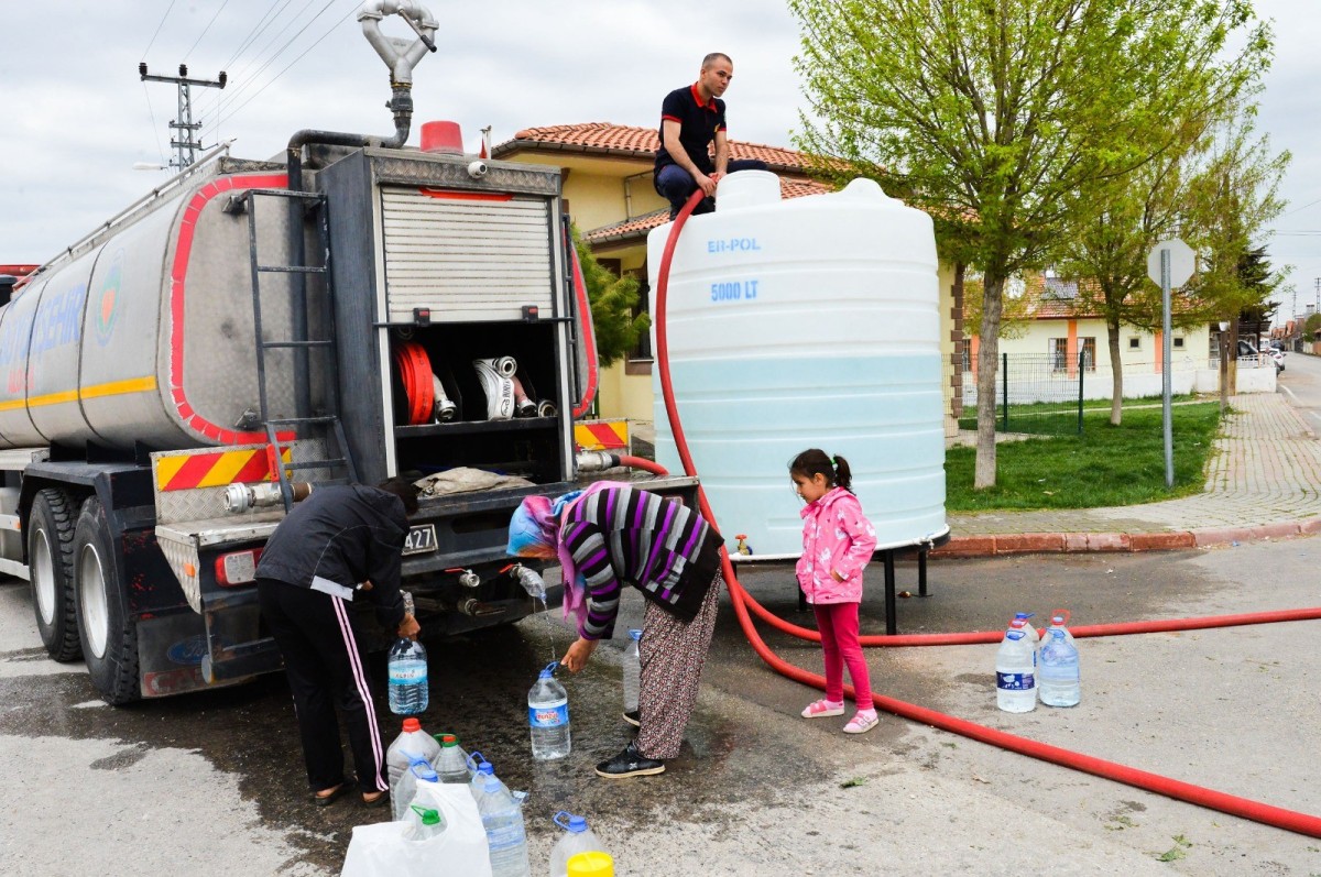 Vatandaşların su ihtiyacı tankerlerle karşılanıyor