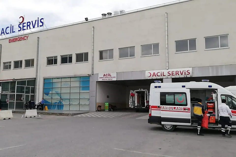 Tekstil fabrikasında çalışan 12 işçi gıda zehirlenmesi şüphesiyle hastanelik oldu