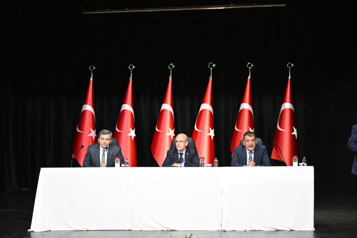 Hazine ve Maliye Bakanı Mehmet Şimşek incelemelerde bulundu