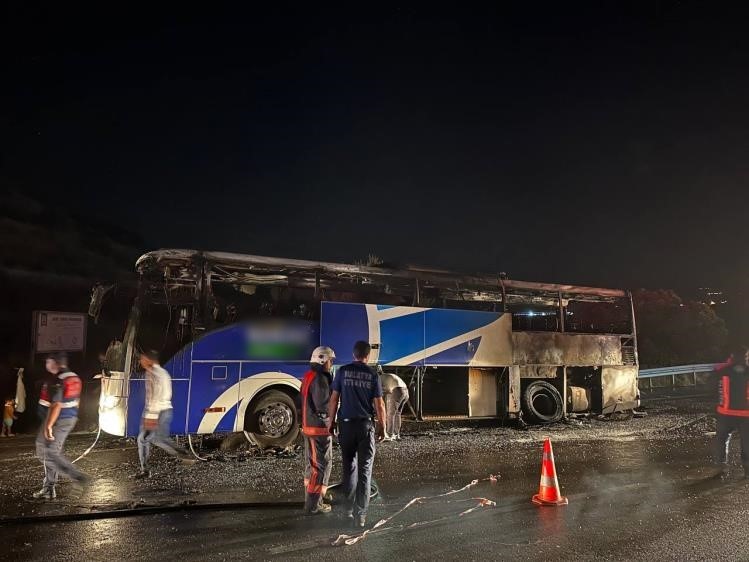 yolcu otobüsü alev alev yandı: Facianın eşiğinden dönüldü