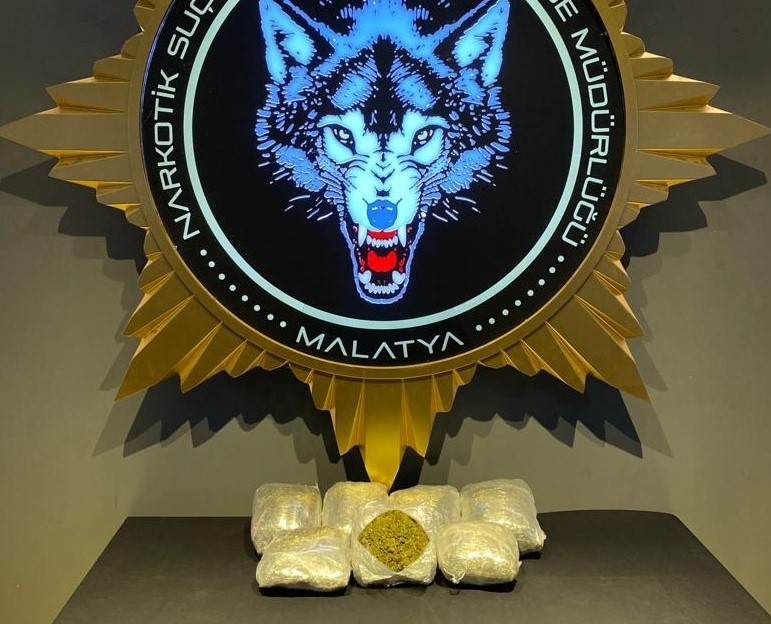 Yolcu otobüsünde 3 kilo 600 gram skunk ele geçirildi