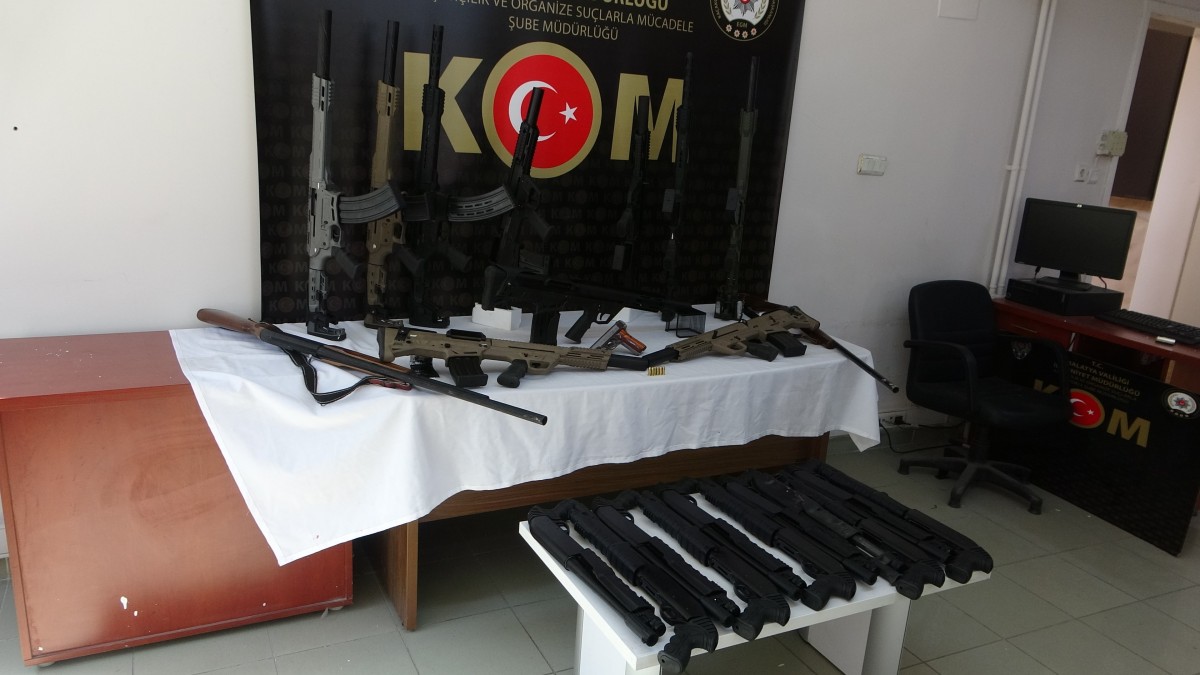 Silah ve kaçakçılık operasyonu: 5 gözaltı