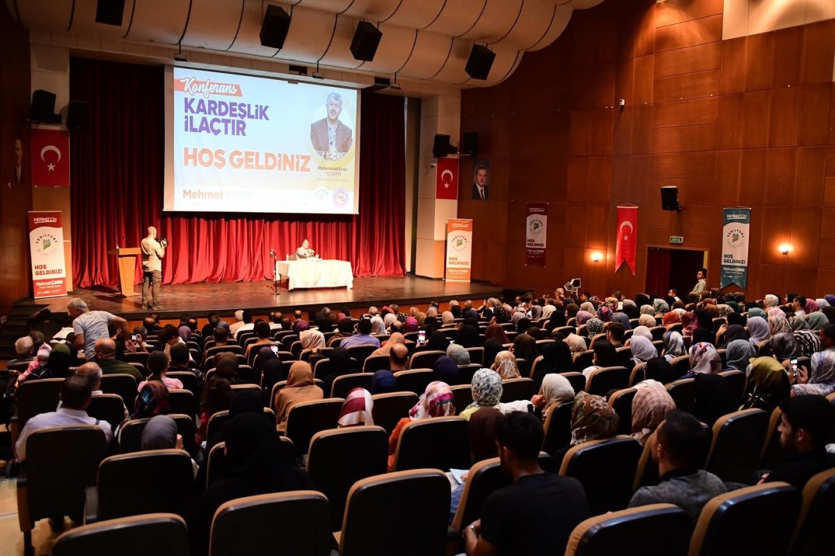 ‘Kardeşlik İlaçtır’ konferansı düzenlendi