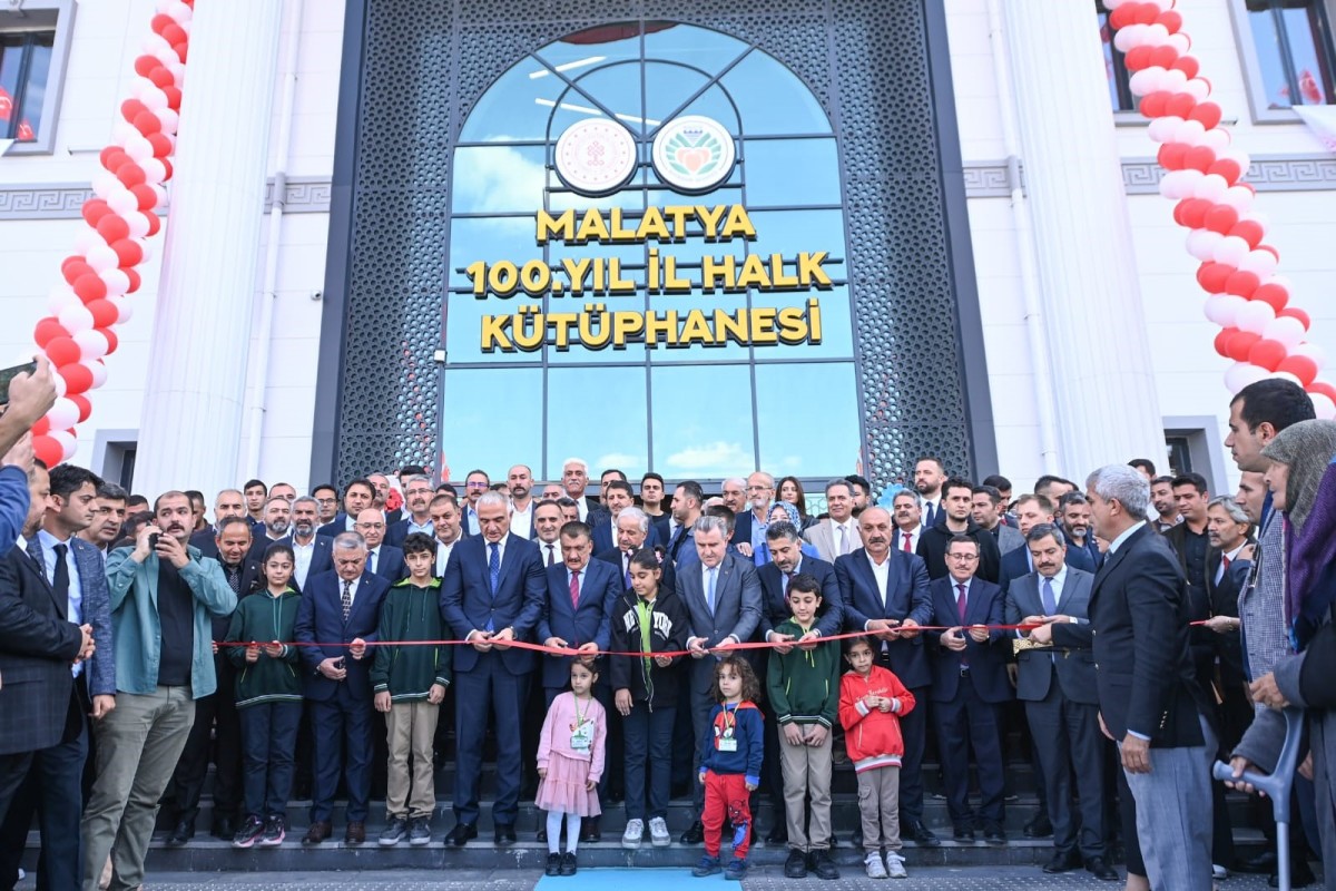 100. Yıl Halk Kütüphanesi hizmete açıldı