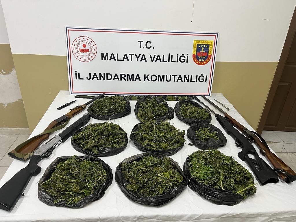  5 kilo 600 gram kubar esrar ele geçirildi