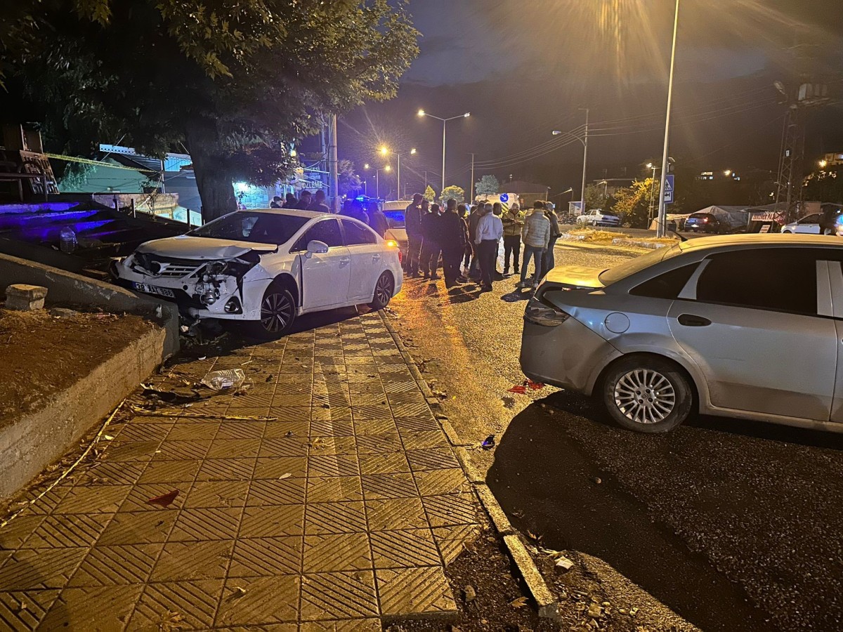 Zincirleme kazada 2 kişi yaralandı