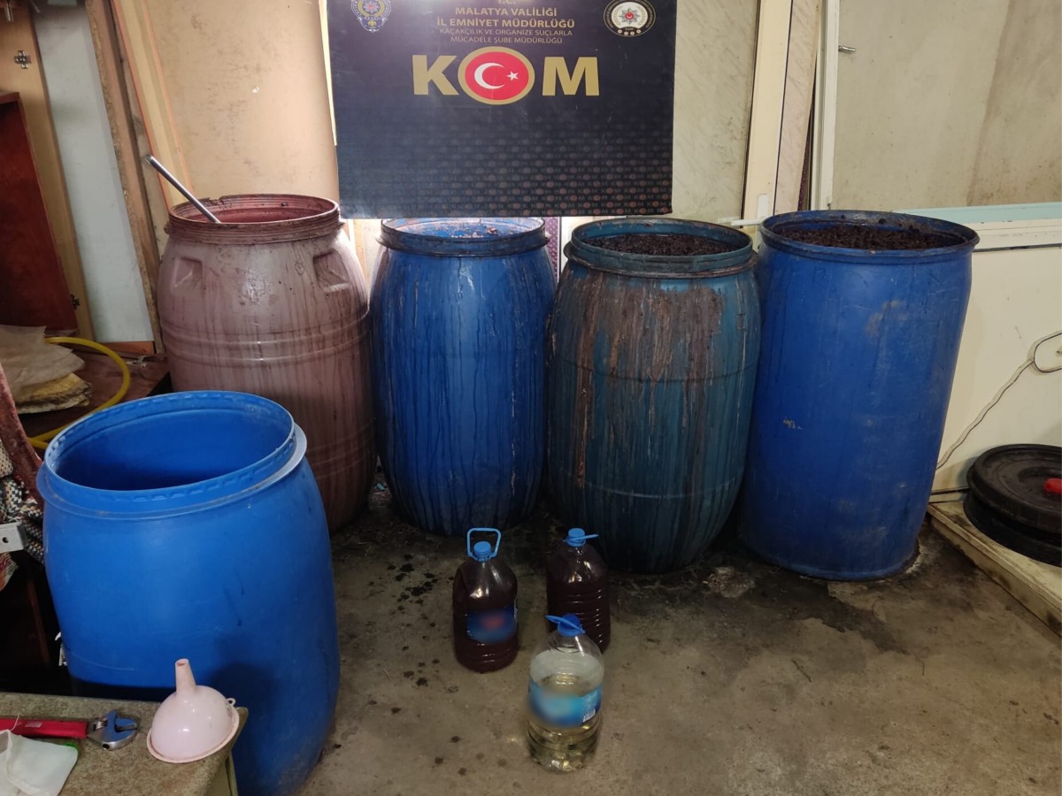 Kaçak alkol operasyonu: 2 gözaltı