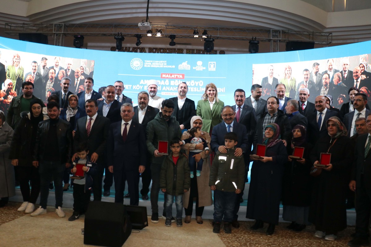 Afet Köy Evleri hak sahiplerine teslim edilmeye başlandı