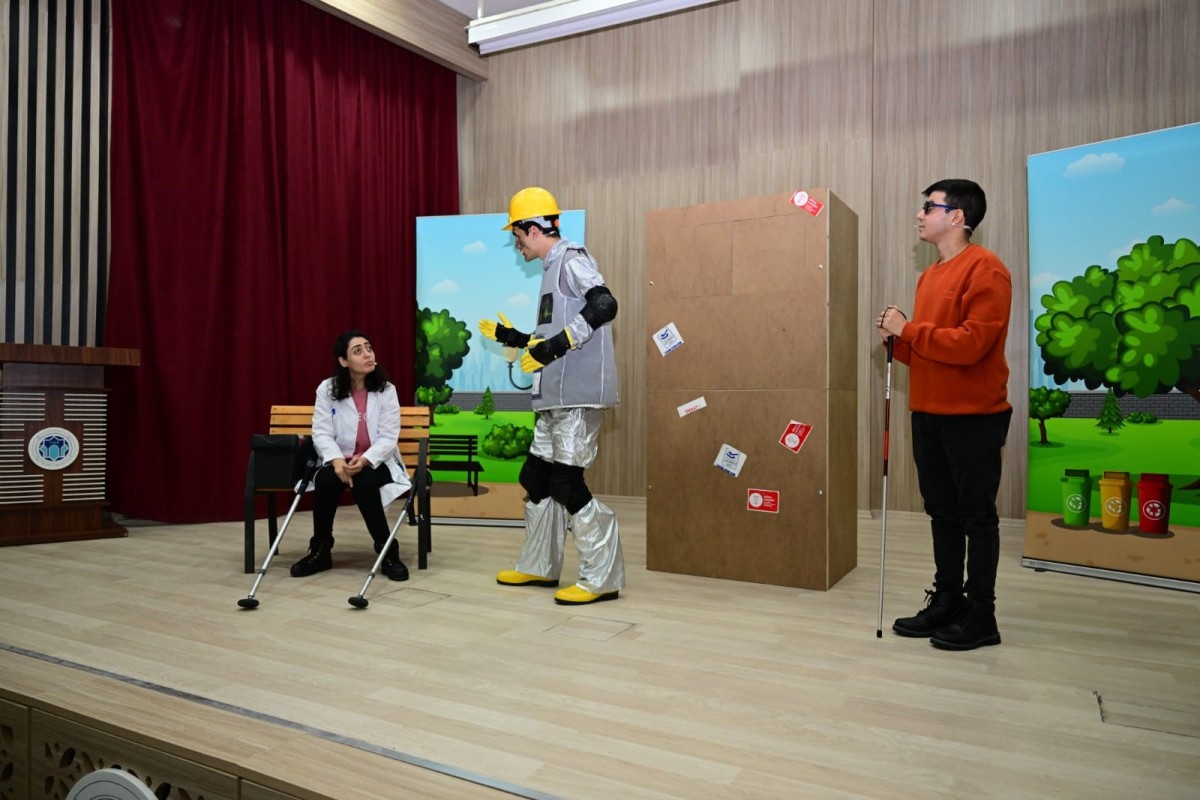 Bağcılar Belediyesi’nden depremzede çocuklara ücretsiz tiyatro oyunu