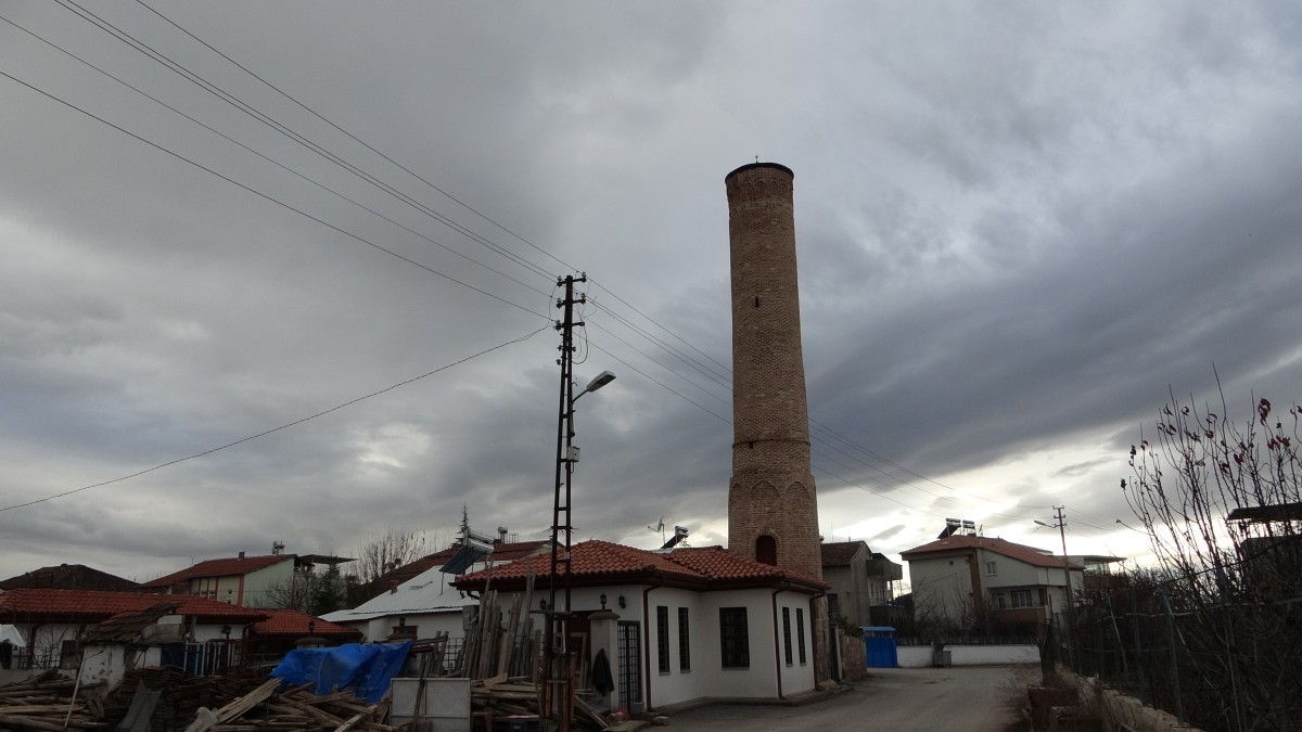 800 yıllık tuğla minare geleneği sürüyor