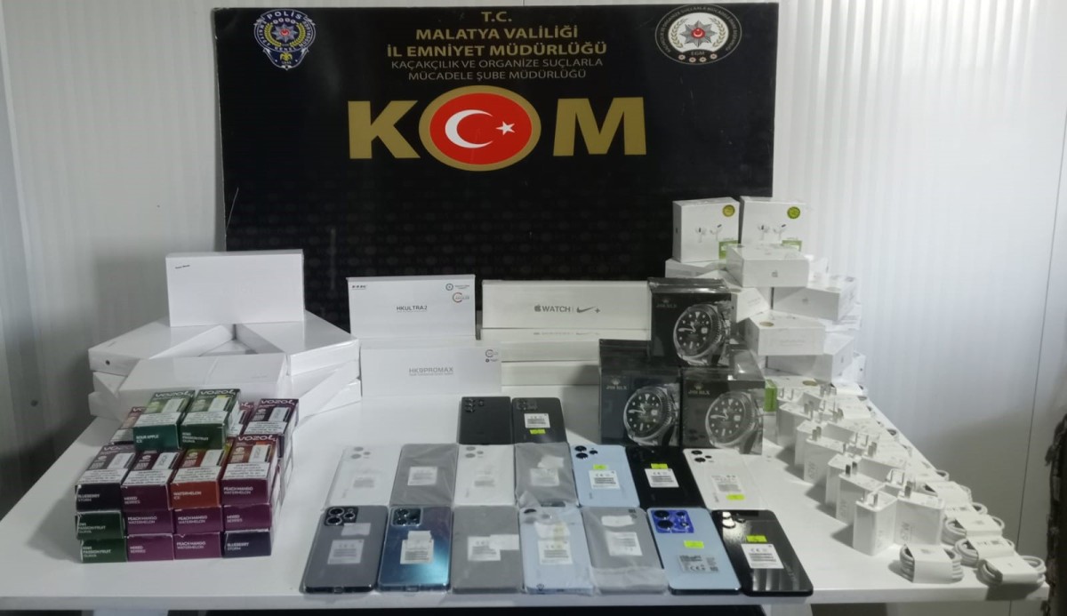 Gümrük kaçağı 16 adet akıllı cep telefonu ele geçirildi