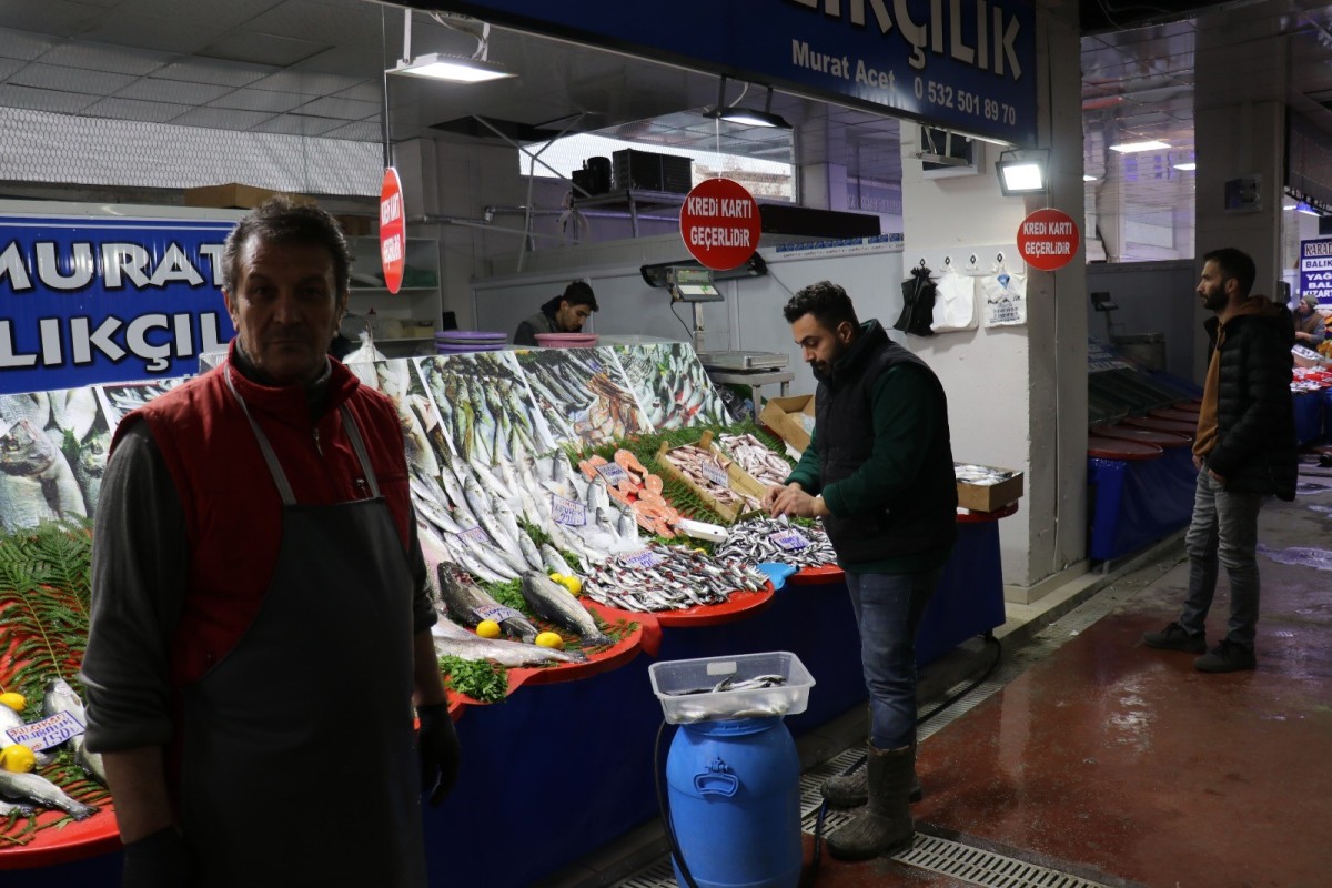 Balıkçılar Pazarı yeni yerinde vatandaşları bekliyor