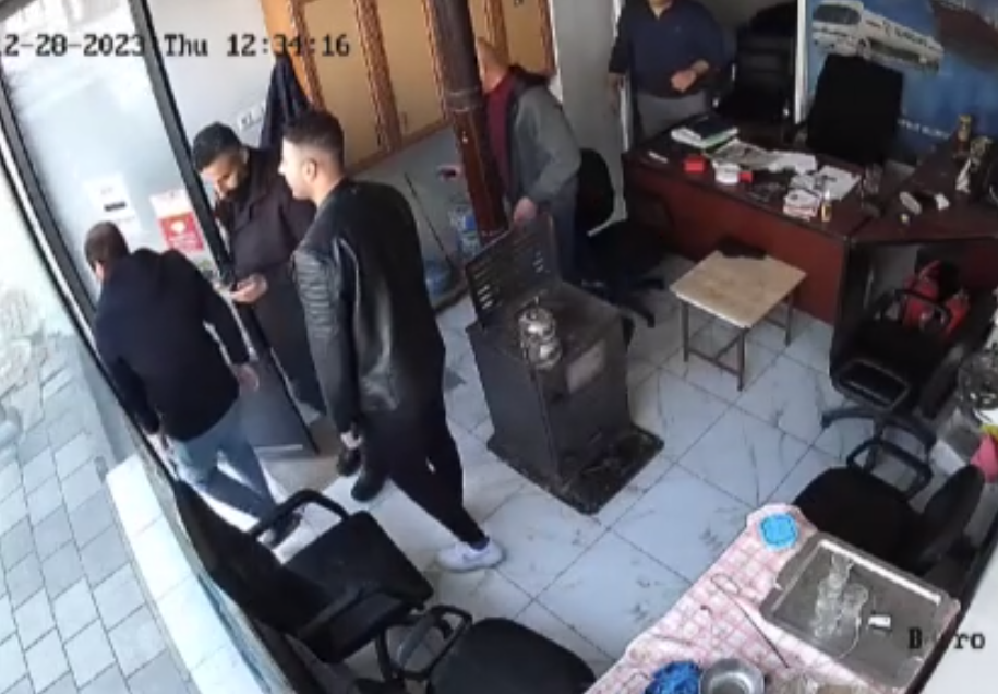 Depremde yaşanan panik anları kameralara yansıdı
