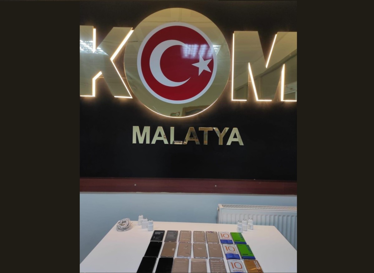 21 adet kaçak cep telefonu ele geçirildi