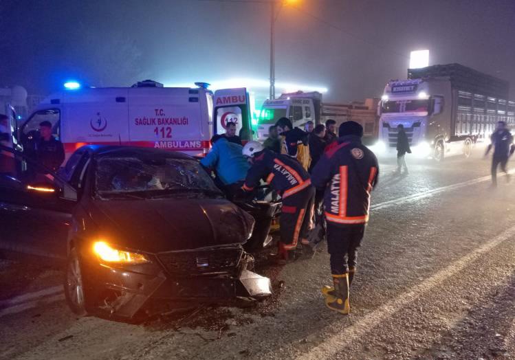 İki aracın çarpıştığı trafik kazasında 1 kişi hayatını kaybetti