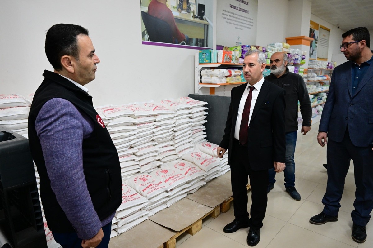 Yeşilyurt’ta ihtiyaç sahibi ailelere un yardımı