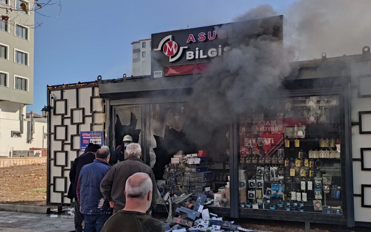 Konteyner iş yerinde çıkan yangın büyümeden söndürüldü
