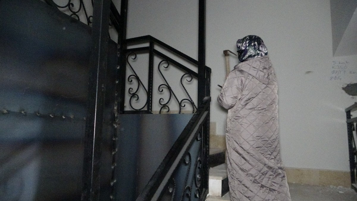 Hasarlı binalardaki hırsızlık olaylarına karşı keserli nöbet