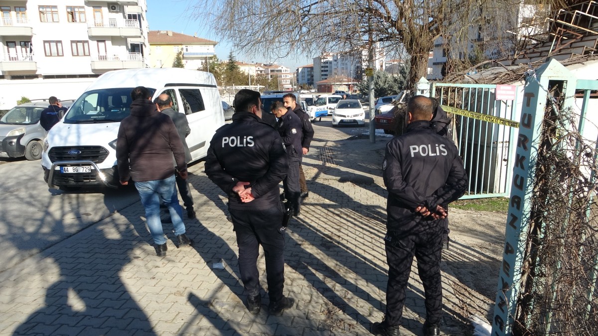 Husumetlisini defalarca bıçaklayarak öldürdü