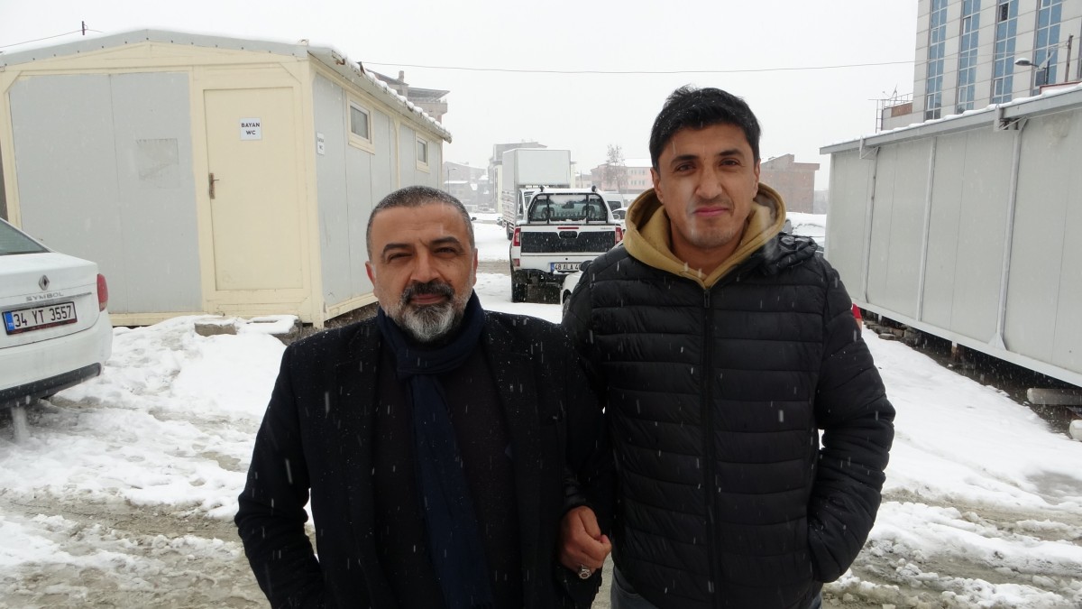 Enkazın altından, sosyal medyadan gönderdiği mesajla kurtuldu