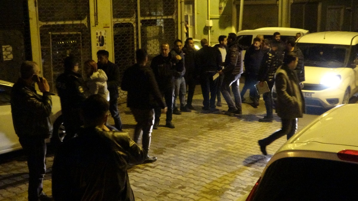 Husumetlilerin silahlı satırlı kavgasında ortalık savaş alınana döndü